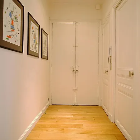 Champs Elysees - Air Conditioning Bed & Breakfast Paris