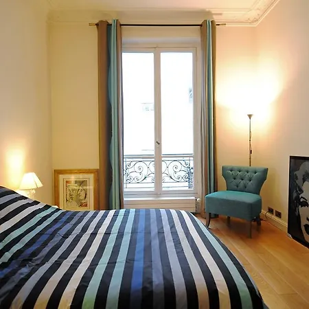 Champs Elysees - Air Conditioning 3*