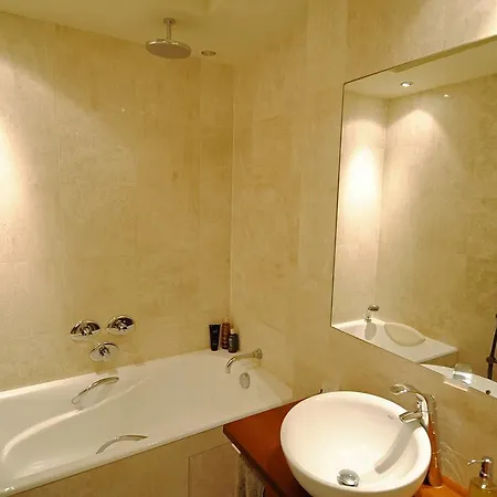 Champs Elysees - Air Conditioning Bed & Breakfast 3*