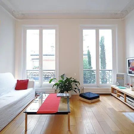Champs Elysees - Air Conditioning Bed & Breakfast